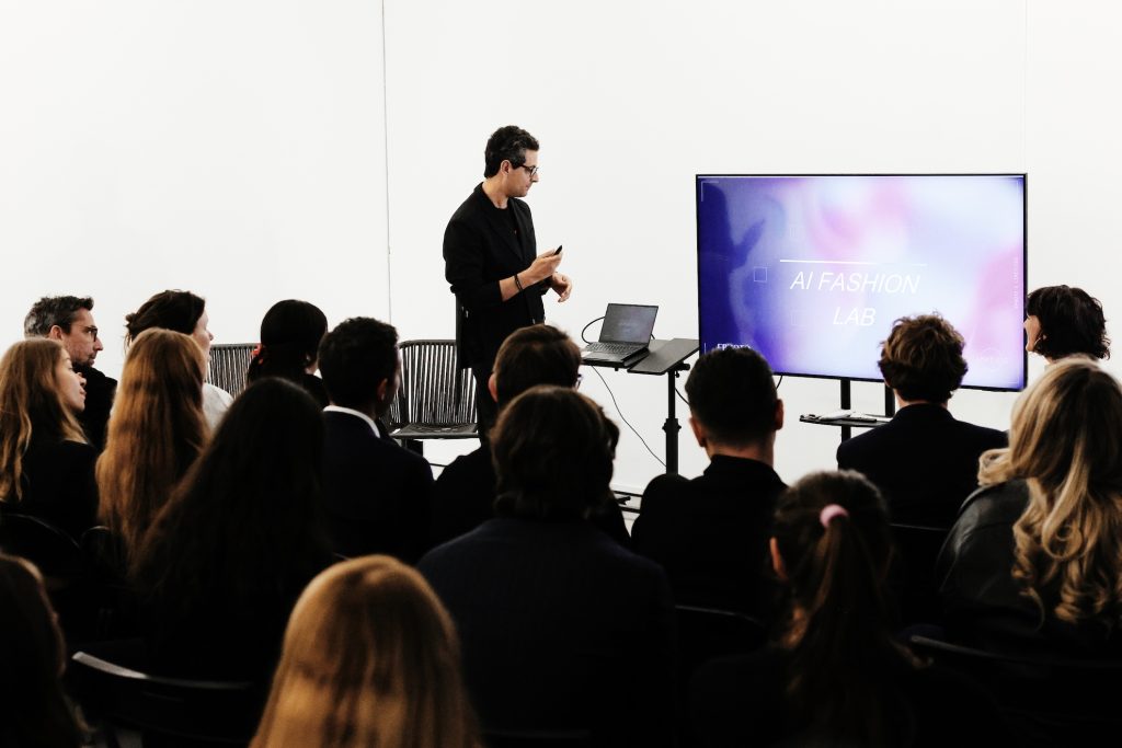 Prende vita a Parigi l’AI x Fashion LAB cover